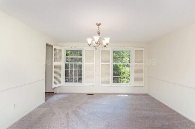 Foto del edificio - 7690 Middle Valley Dr