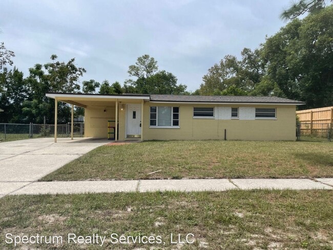 Building Photo - 4 br, 1.5 bath House - 165 Parkwood Dr. W.