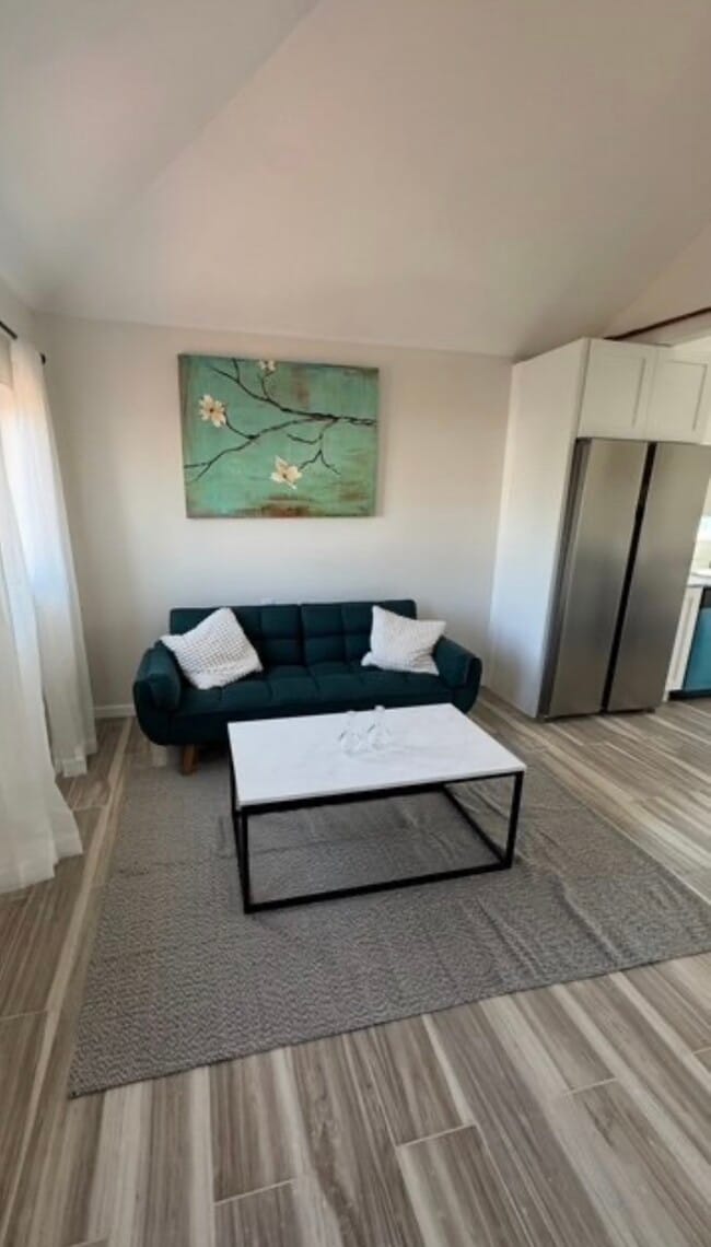 Building Photo - 9924 Russell St