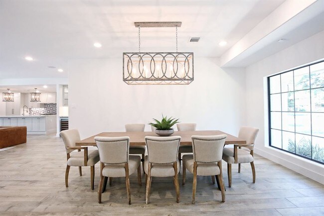 Foto del edificio - 1183 Chamboard Ln