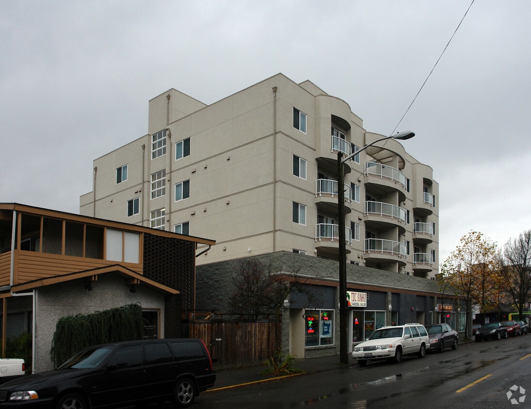 Building Photo - University Plaza
