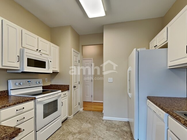 Building Photo - 25 Bellows Falls Dr