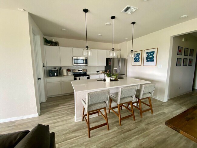 Foto del edificio - Amazing Floorplan - Coming Soon May 2026