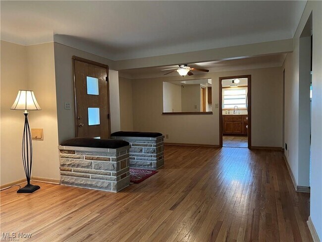 Foto del edificio - 7570 Hoertz Rd