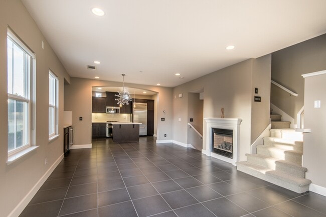 Building Photo - 465 Magritte Way