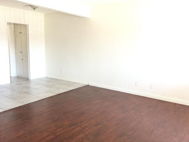 Foto del edificio - 2219 Griffin Ave