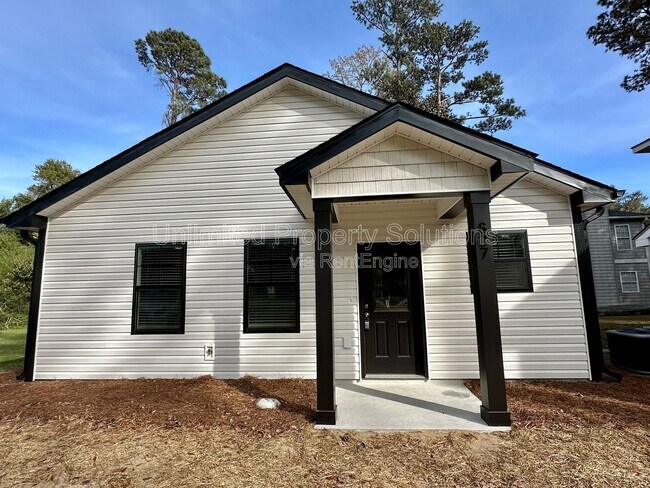 Building Photo - 827 Bonham Ave