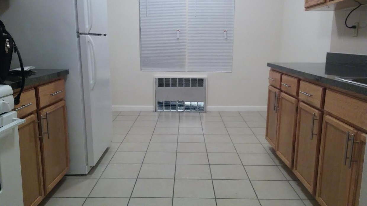 Primary Photo - 90-60 193rd St