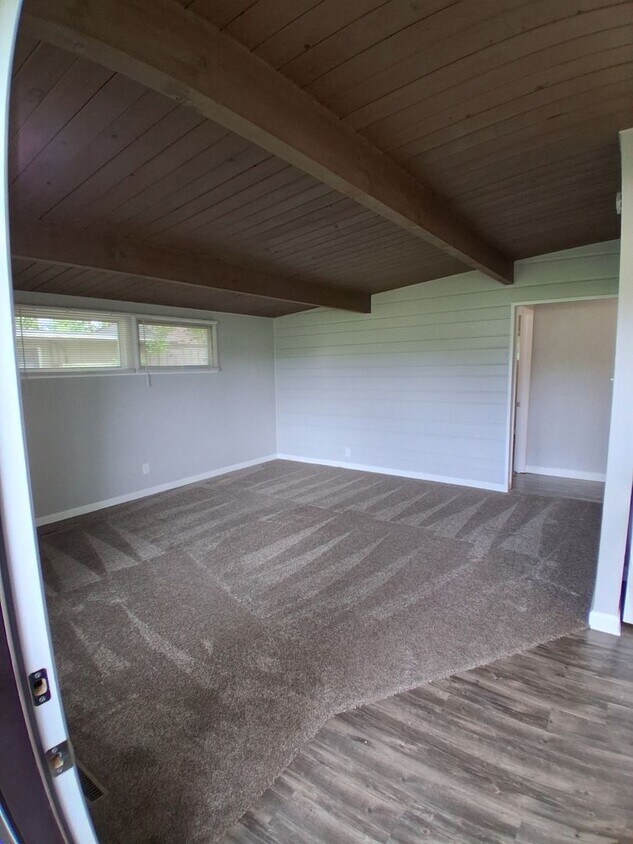 Primary Photo - Spacious home near school in a quiet neigh...