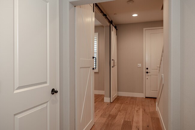 Foto del edificio - 196 E Main Ave