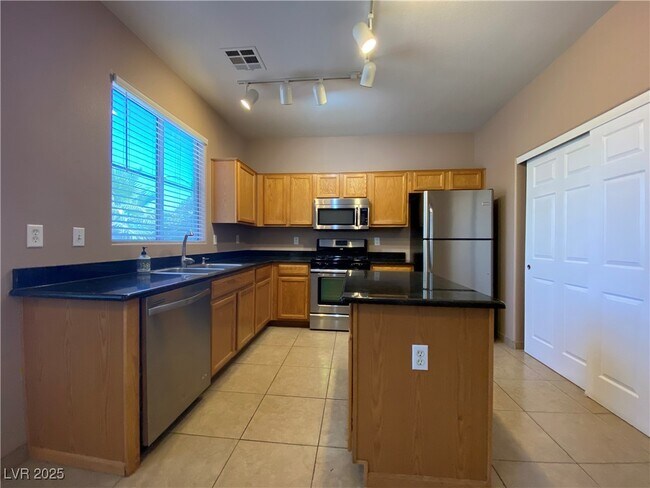 Foto del edificio - 5680 Arrow Tree St
