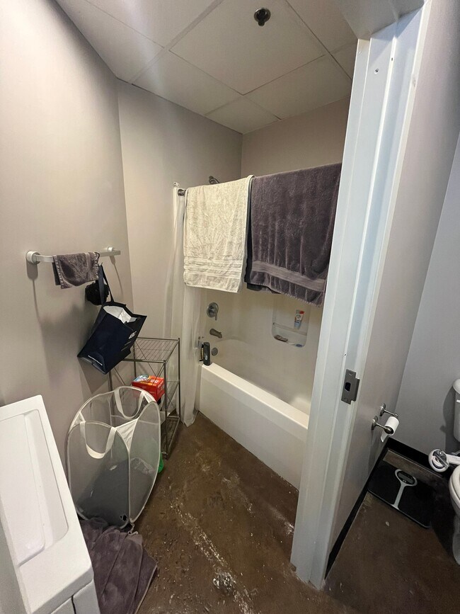 Building Photo - 201 Hull St