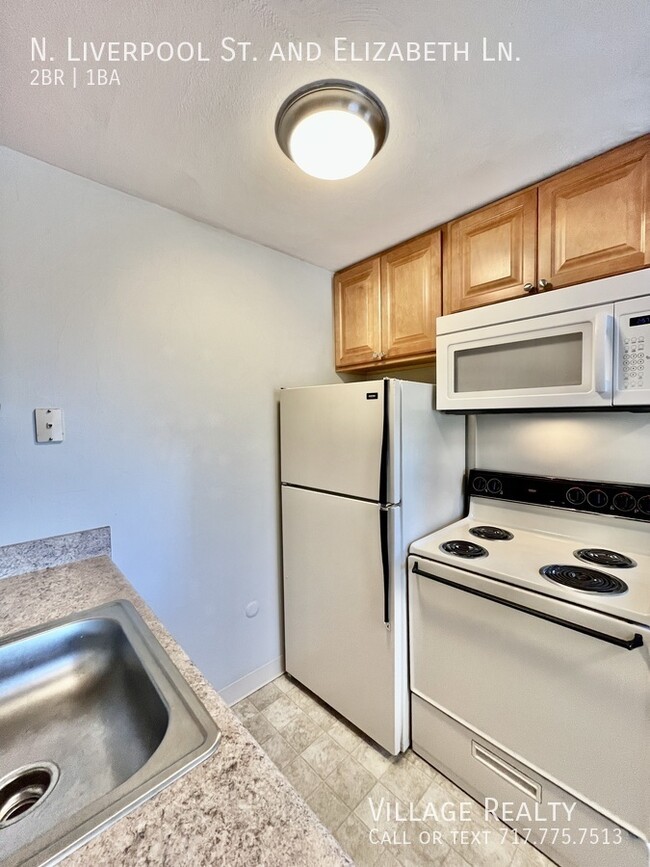 Building Photo - Few Steps! Top floor! Affordable 2-Bed wit...