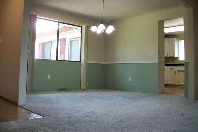 Building Photo - Cozy 3 beds, 2 bath in Renton, minutes to ...