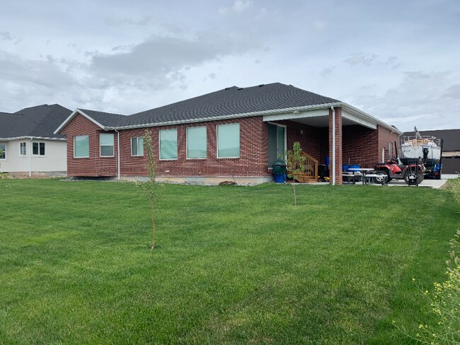 Building Photo - 4047 W Adler Rd