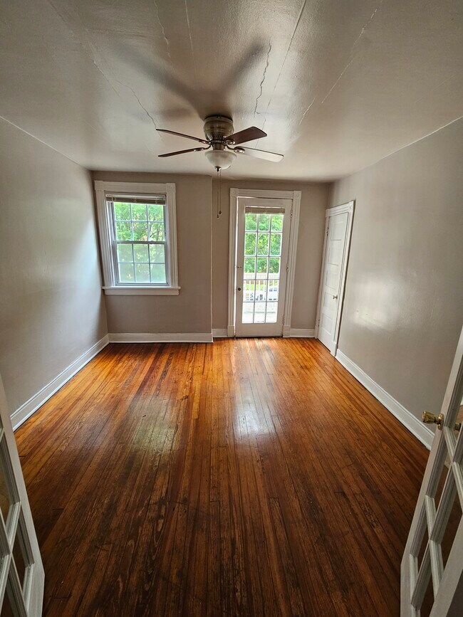 Building Photo - 3143 Ellwood Ave