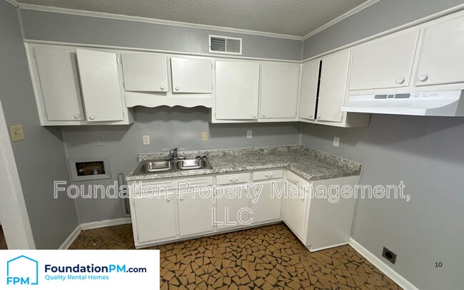 Building Photo - 3016 Sienna Rd