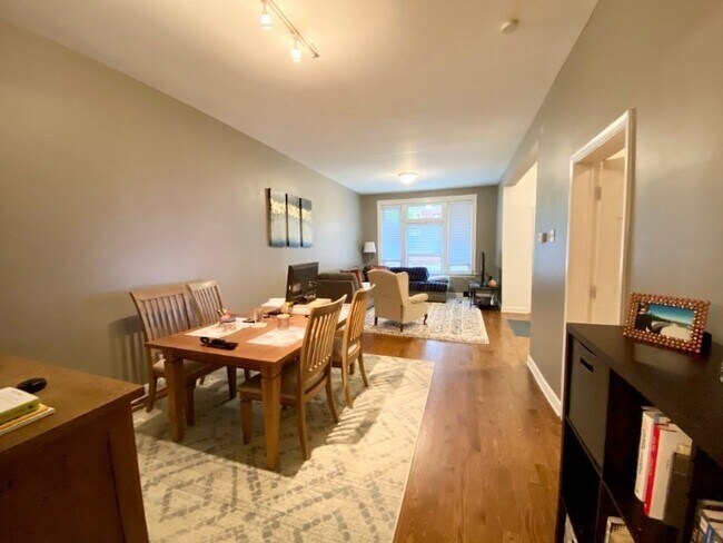 Foto del edificio - 1622 W Addison St
