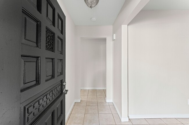 Building Photo - 3427 Dovie Dr