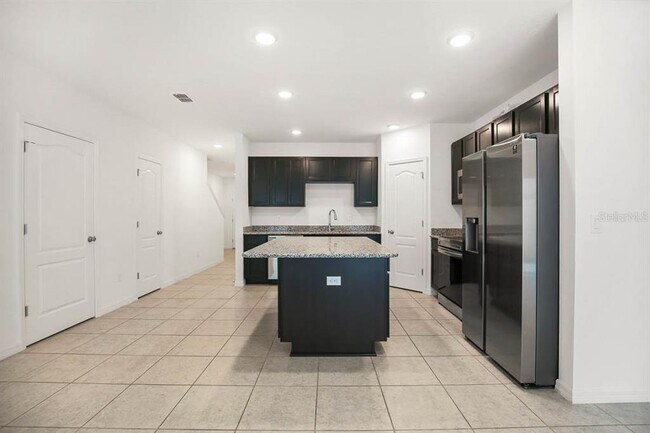 Foto del edificio - 4713 Trout Lily St