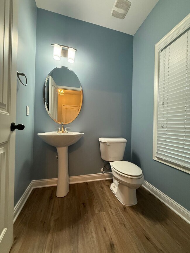 Foto del edificio - **For Rent: Gorgeous 4 Bed, 2.5 Bath Home ...