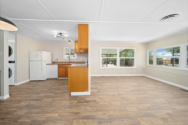 Building Photo - 3300 15th St W