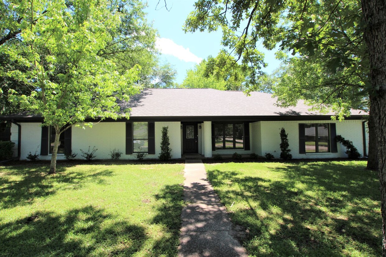 Foto principal - Stunning 3-Bedroom Home in Flint, TX – Com...