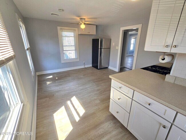 Foto del edificio - 513 Sewall Ave