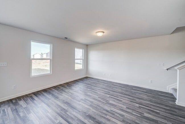 Foto del edificio - 300 Coverly Ct