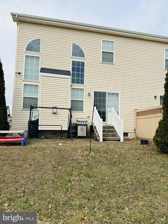 Building Photo - 610 Irish Ct