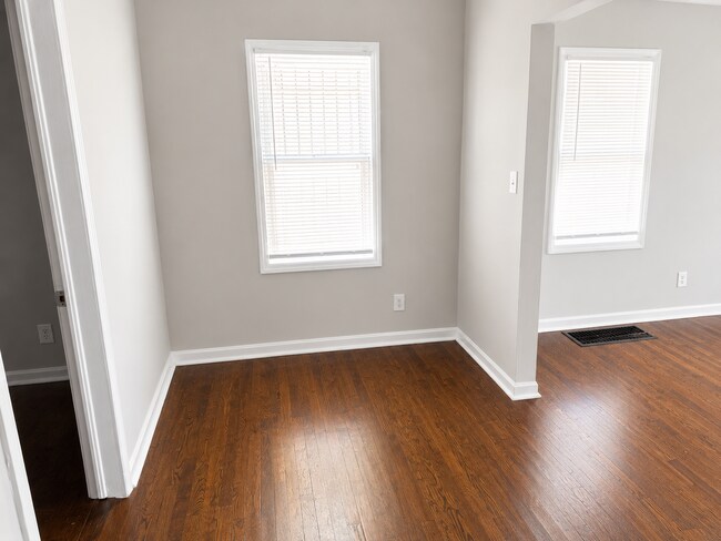 Building Photo - Cute Updated 3 Bedroom Home