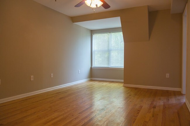 Building Photo - 2107 W Cary St