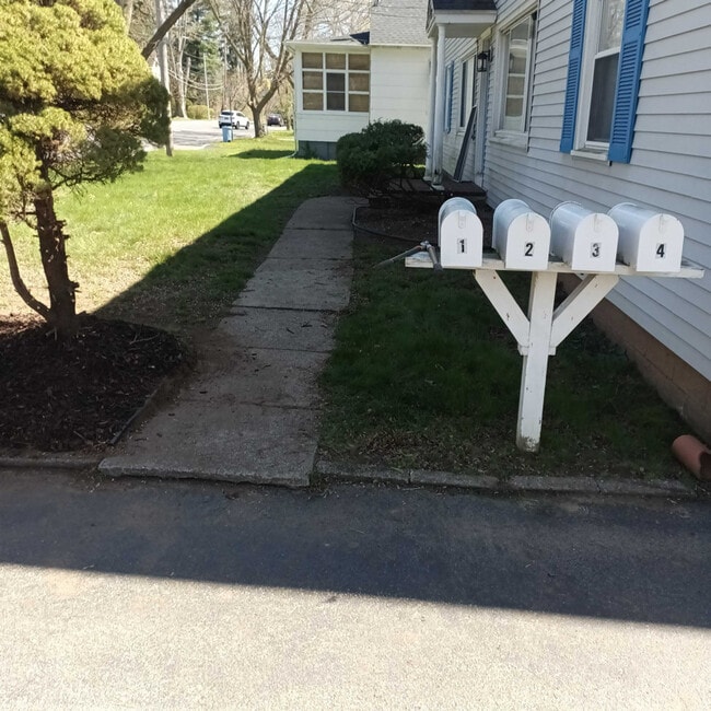 Building Photo - 318 E Linden Ave