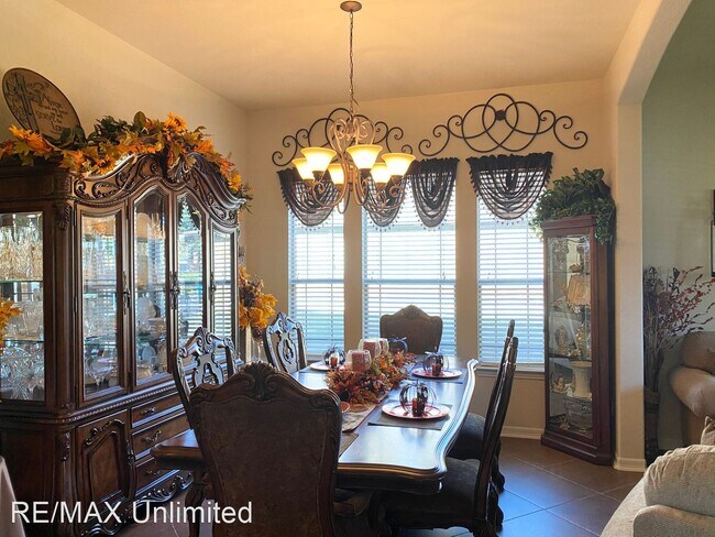 Building Photo - 5 br, 3.5 bath House - 1313 Gwendolyn Way
