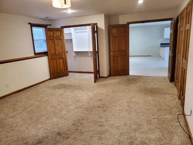 Master closet 2 - 150 Sherman St