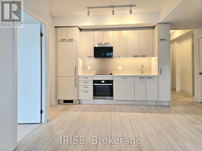 Building Photo - 20 Soudan Ave