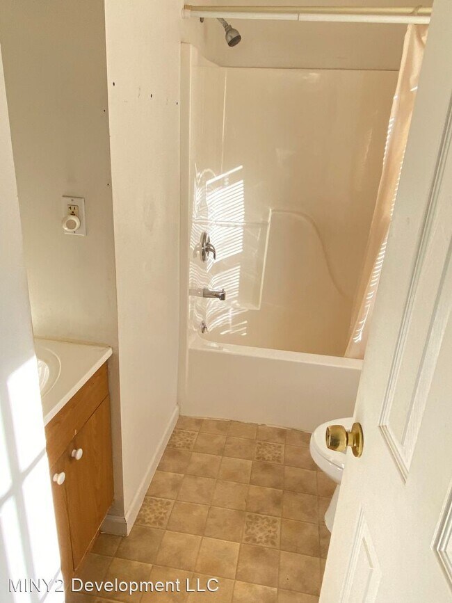 Building Photo - 3 br, 1 bath House - 24168 Eton Ave.