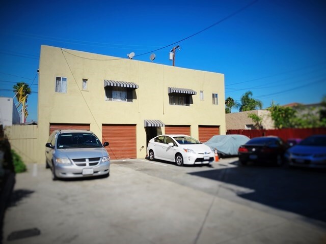 Building Photo - 2527 Elm Ave