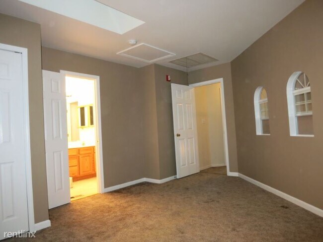 Building Photo - 3 br, 2.5 bath Townhome - 2039 Tamahawk Ln