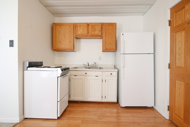 Kitchen - 722 8th Ave N
