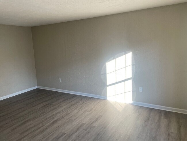 Foto del edificio - 2 BR 1 BA Duplex