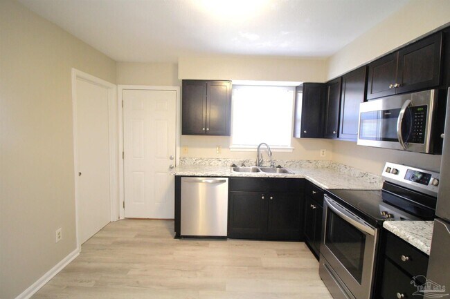 Foto del edificio - 3400 Green Briar Ct