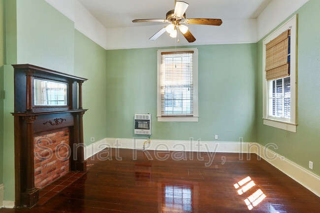 Building Photo - 1019 Clouet St