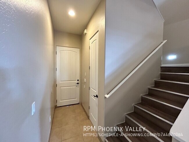 Foto del edificio - Updated 3/2 Gated Townhome in Downtown Phx...