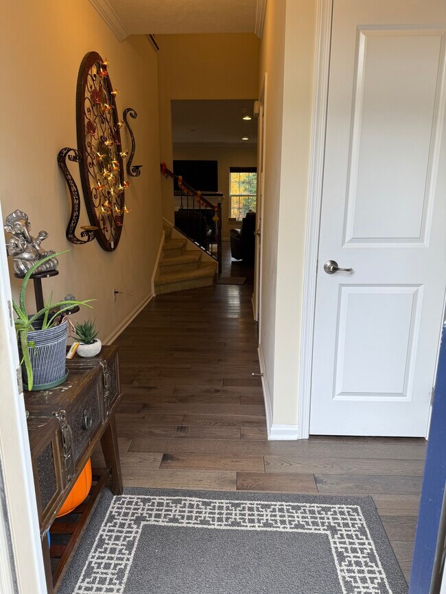 Entrada y vestíbulo de la casa - 624 Edison Dr