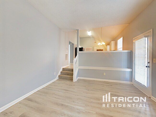 Foto del edificio - 1100 Village Oaks