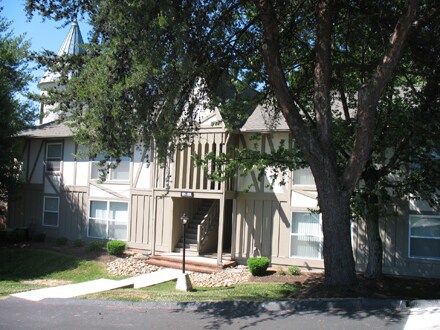 Building Photo - 6400 Lonas Dr