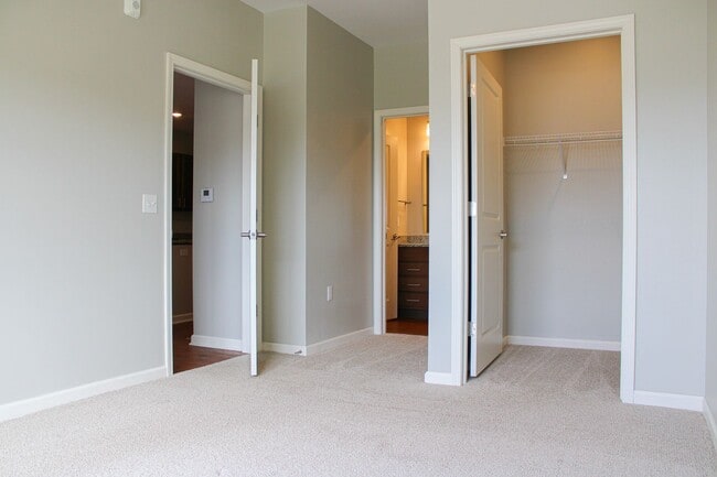 Building Photo - 3241 Redhawk St