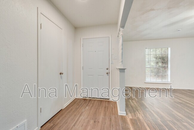 Foto del edificio - 2529 Belhaven Dr