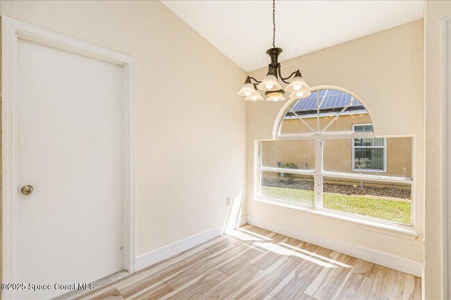 Foto del edificio - 6651 Fawn Ridge Dr